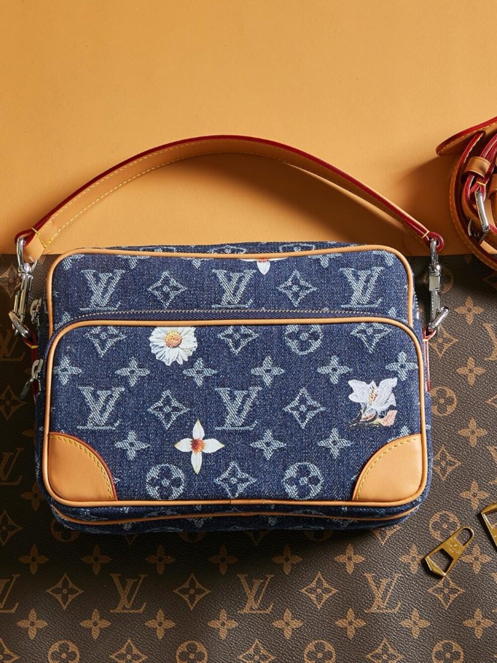 Louis Vuitton Nil Spring Collection Messenger Bag